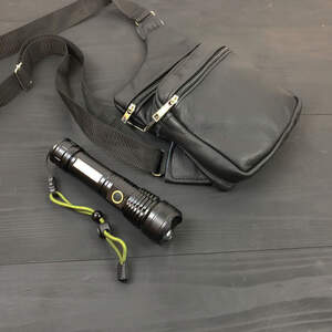 Подарочный набор 2В1! Сумка кожаная + профессиональный фонарь: EM-760 POLICE BL-X71-P50